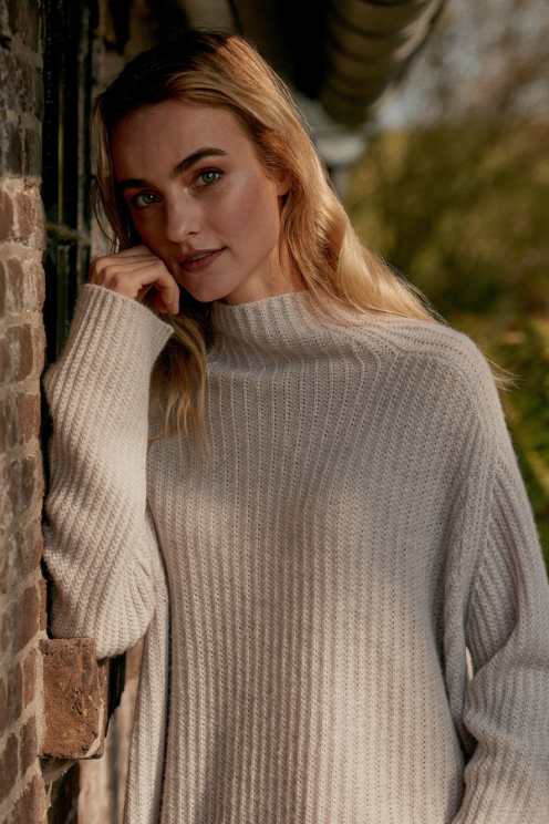 Knitted Pullover in Snow