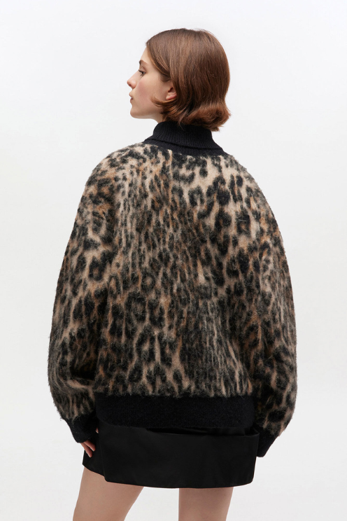 Soft Wool Leopard Oversized Turtleneck
