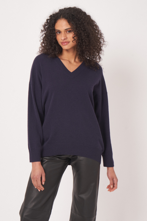 Knitted V Neck Pullover in Blackberry