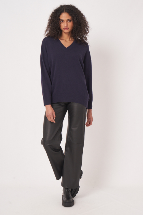 Knitted V Neck Pullover in Blackberry