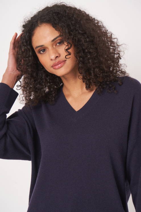 Knitted V Neck Pullover in Blackberry