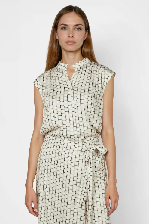 Graphic Print Sleeveless Blouse