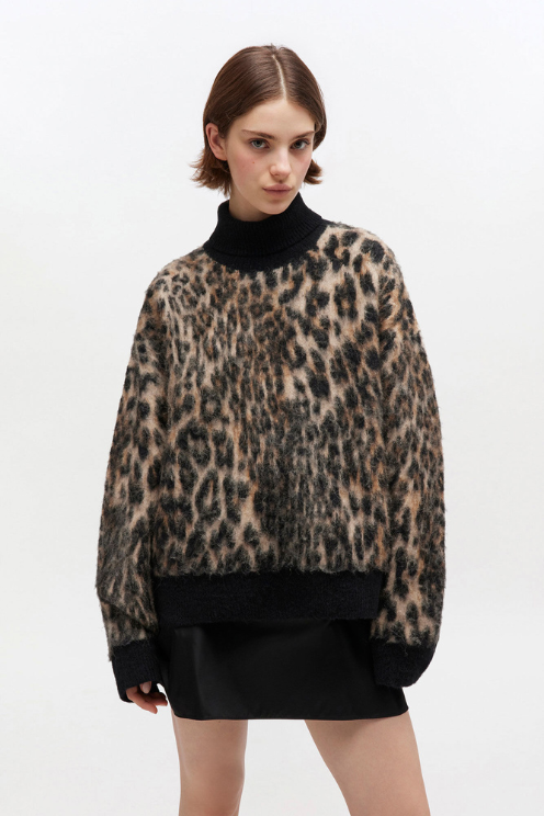 Soft Wool Leopard Oversized Turtleneck