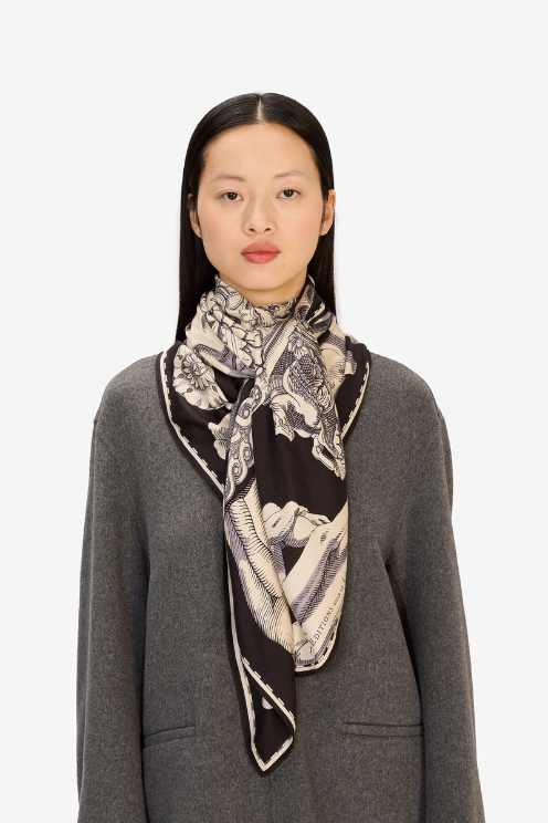 Archives Square – Black