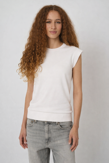 Sleeveless Knitted Pullover