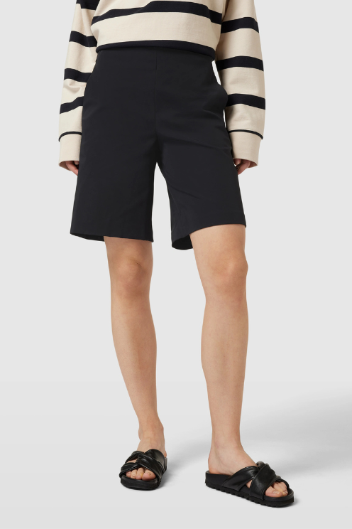 Iska Short