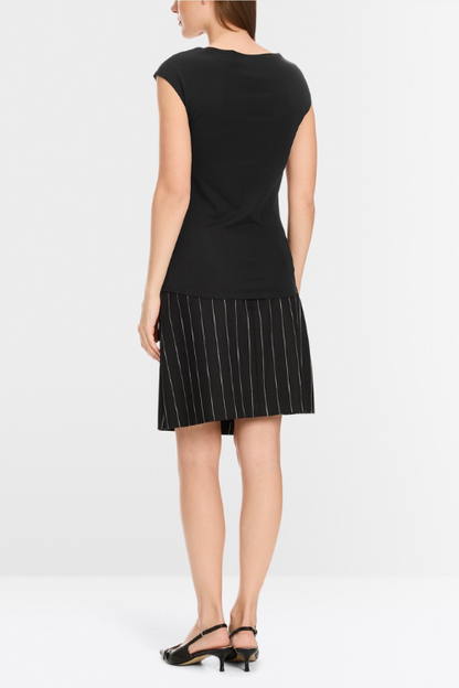 Basic Top With a Wide Neckline in Black