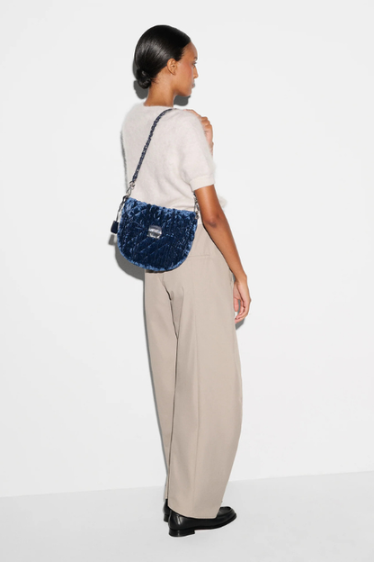 Midnight Velvet Crosby Lock Saddle