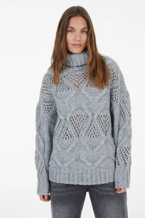 Chunky Cable-knit Pullover