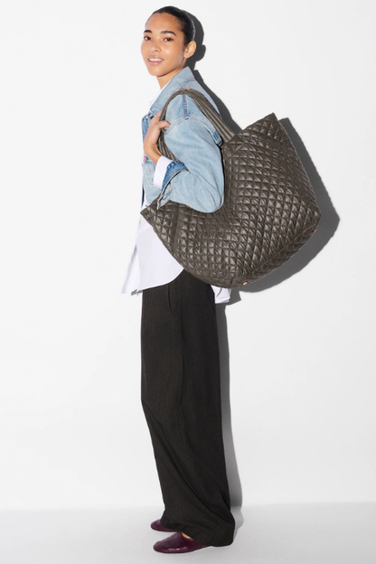 Magnet Large Metro Tote Deluxe