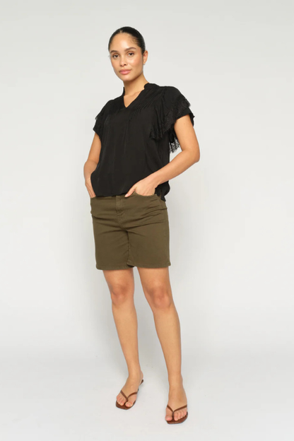 Bati Len Shorts