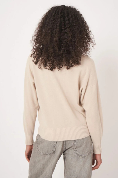 Loose Fit Cashmere Sweater w Embroidered Trim
