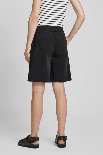 Iska Short