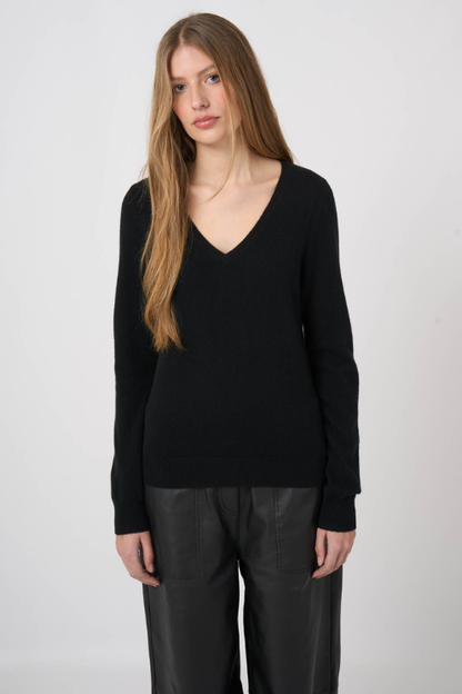 Essential 100% Cashmere V-neck Sweater