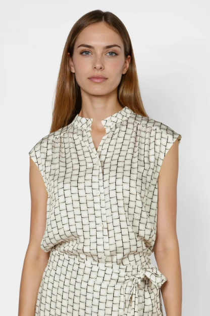 Graphic Print Sleeveless Blouse