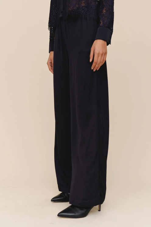 Sleek Clean Wide Leg Pant
