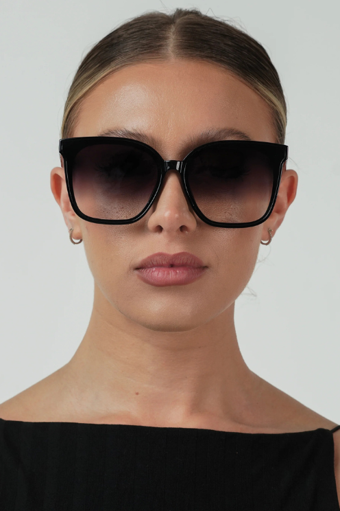 Betty - Black/Smoke Fade