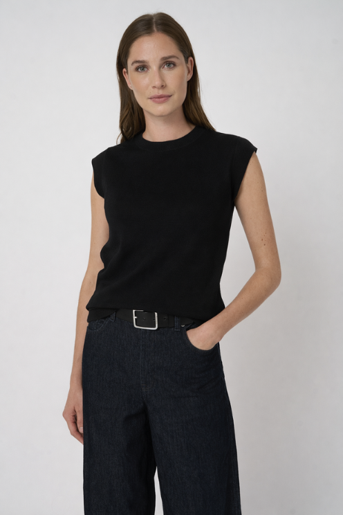 Sleeveless Knitted Pullover