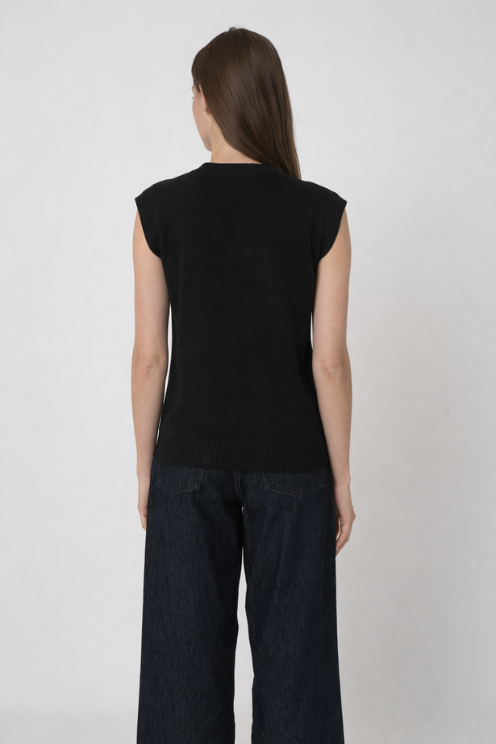 Sleeveless Knitted Pullover