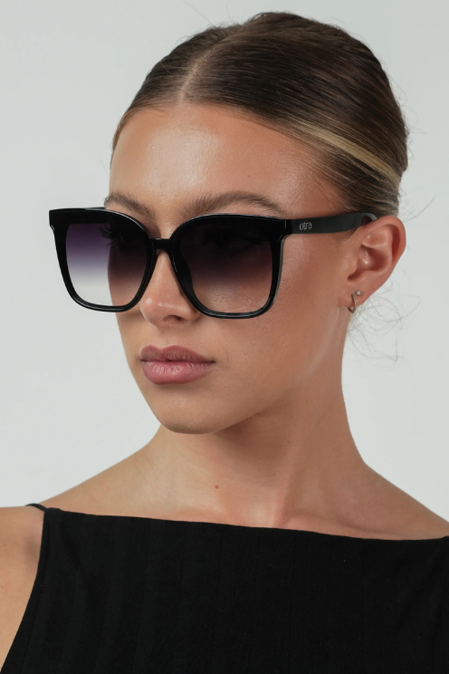 Betty - Black/Smoke Fade