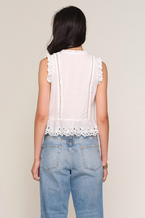Dia Eyelet Hem Top