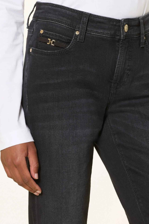 Piper Short - Modern Dark