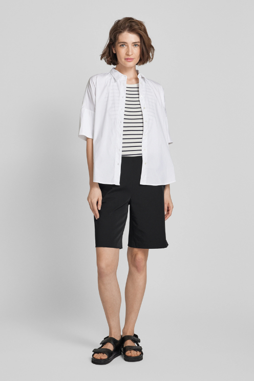 Iska Short