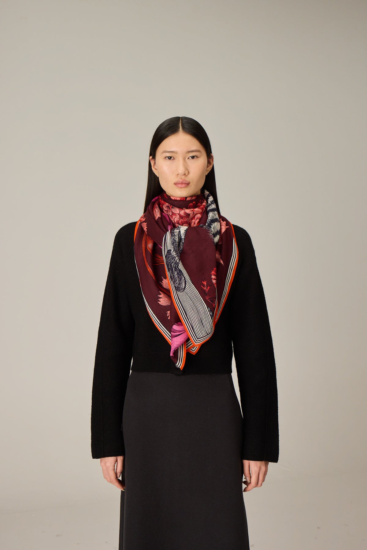 SQUARE / CARRE 130 GUSTAV BURGUNDY/BORDEAUX