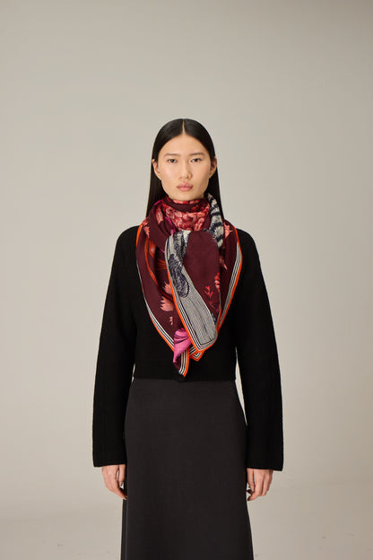 SQUARE / CARRE 130 GUSTAV BURGUNDY/BORDEAUX