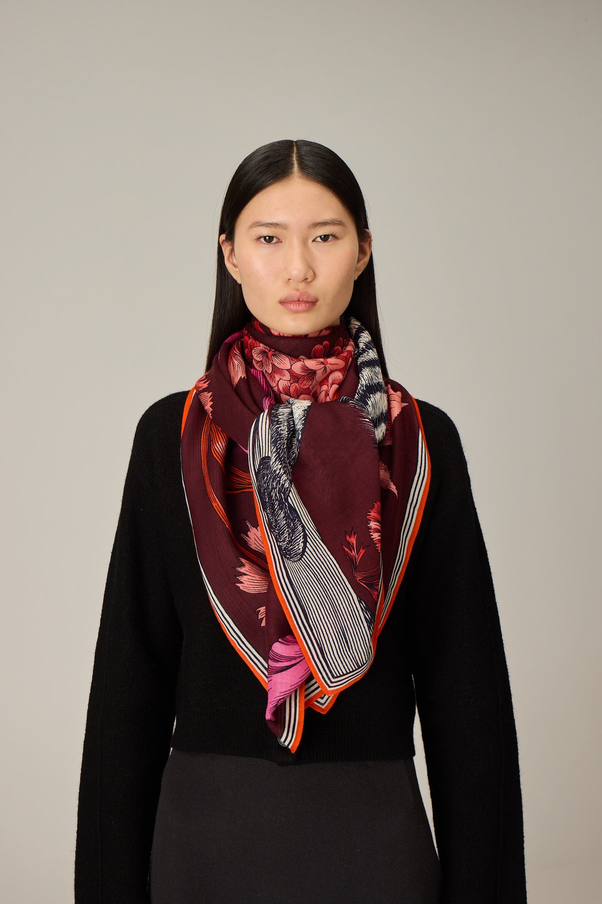 SQUARE / CARRE 130 GUSTAV BURGUNDY/BORDEAUX