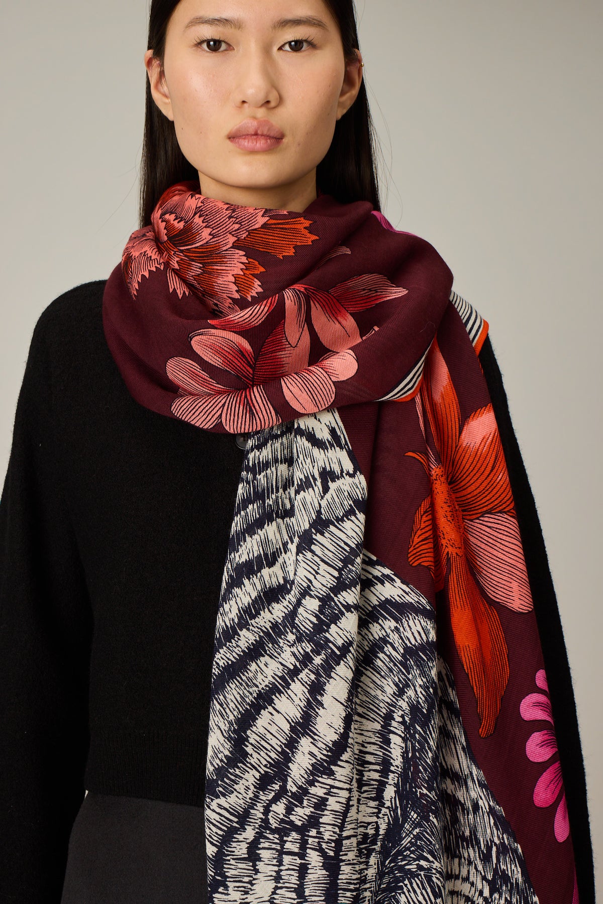 SQUARE / CARRE 130 GUSTAV BURGUNDY/BORDEAUX