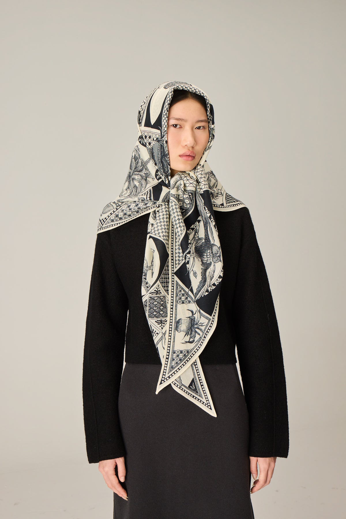 TRIANGLE 130 WOOL BAROCCO BLACK/NOIR