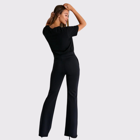 Meet the Flared Pants by Shan bring class and sophistication to any wardrobe. These elegant pants are tailored for a comfortable yet stylish fit, and they feature side pockets. With a classic flared style, these pants can easily be worn from the office to a night out with friends - all while keeping you looking your best! Style these pants with a black top to keep it monochromatic and simple, or add a bit more flare and style it with statement accessories!