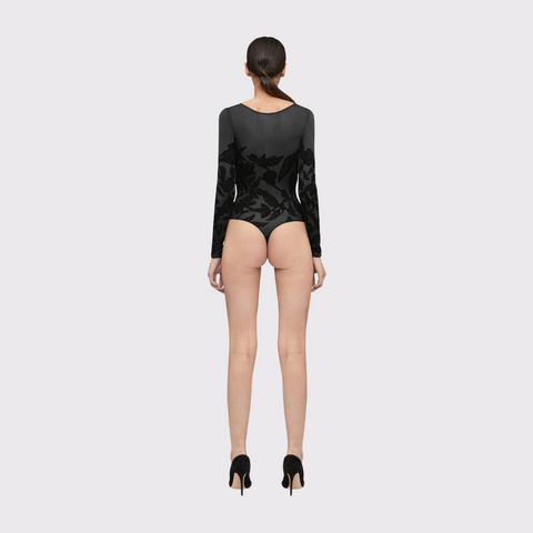 Experience the romance of Wolford's Bodysuit 78312/F23! The high-contrast matte floral lace combines with a slim fit style and seamless design to create an irresistibly beautiful look that's as elegant as it is comfortable. The snap closure and cotton gusset make it easy to wear and the knitted hemlines of the long sleeves add a touch of sophistication. Show off your beauty and grace with this timeless bodysuit!