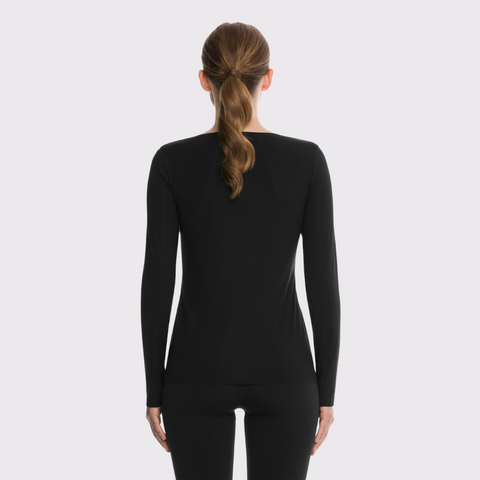 The Wolford Top 52765/Blk/F23 is the epitome of stylish sustainability. Crafted with biodegradable components, this slim pullover offers luxurious comfort and a modern matte look, making it a timeless staple in your wardrobe. Highlighting innovative design and Cradle to Cradle Certified™ at the gold level, this top is a symbol of new beginnings and a testament to quality.