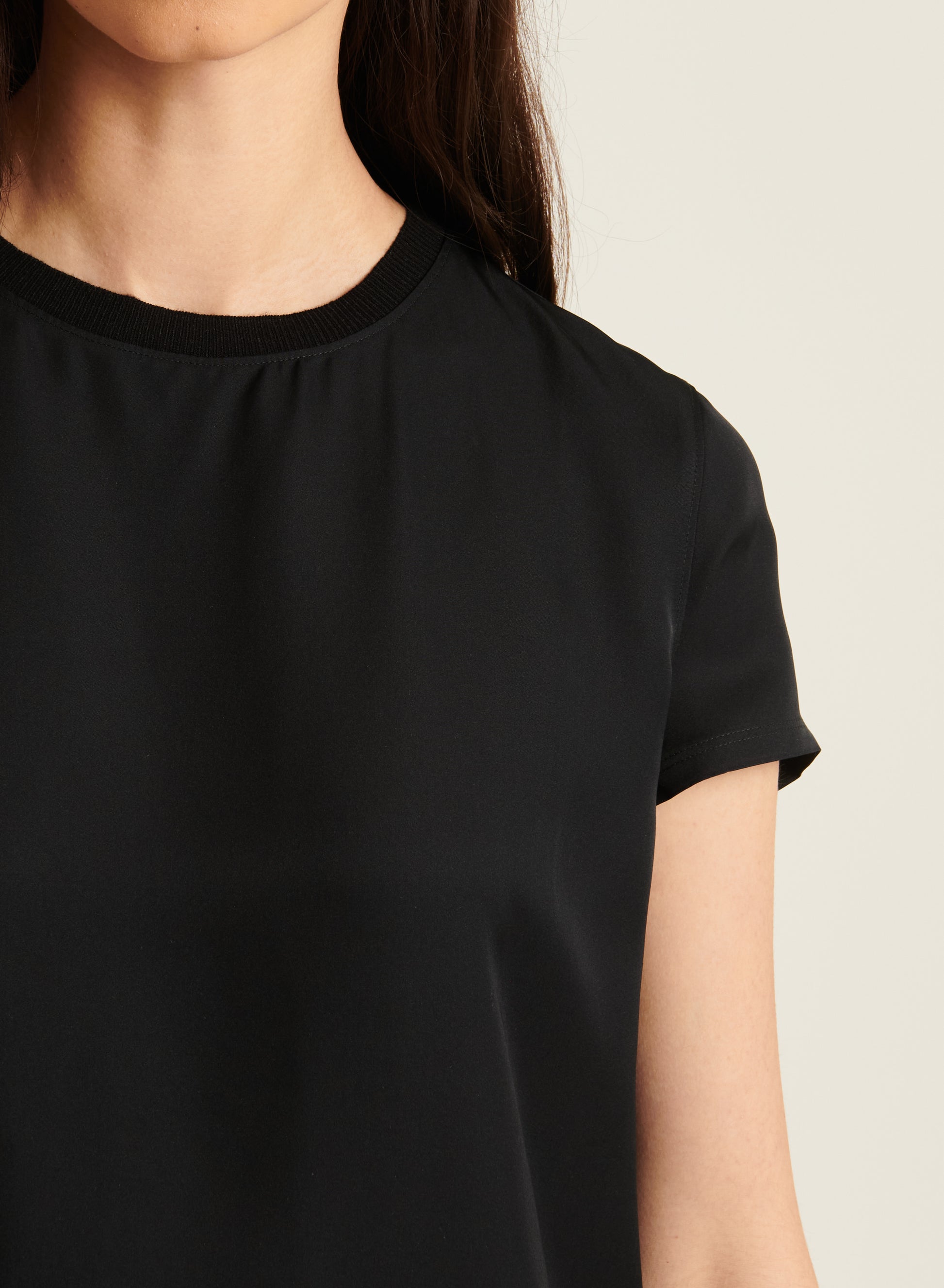 SILK SHORT SLEEVE CREW NECK TEE